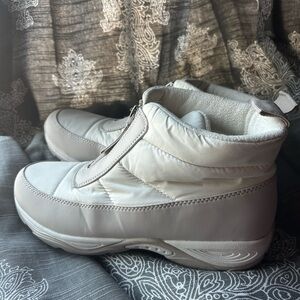 Easy Spirit Quilted Winter Boots in Cream and Gray